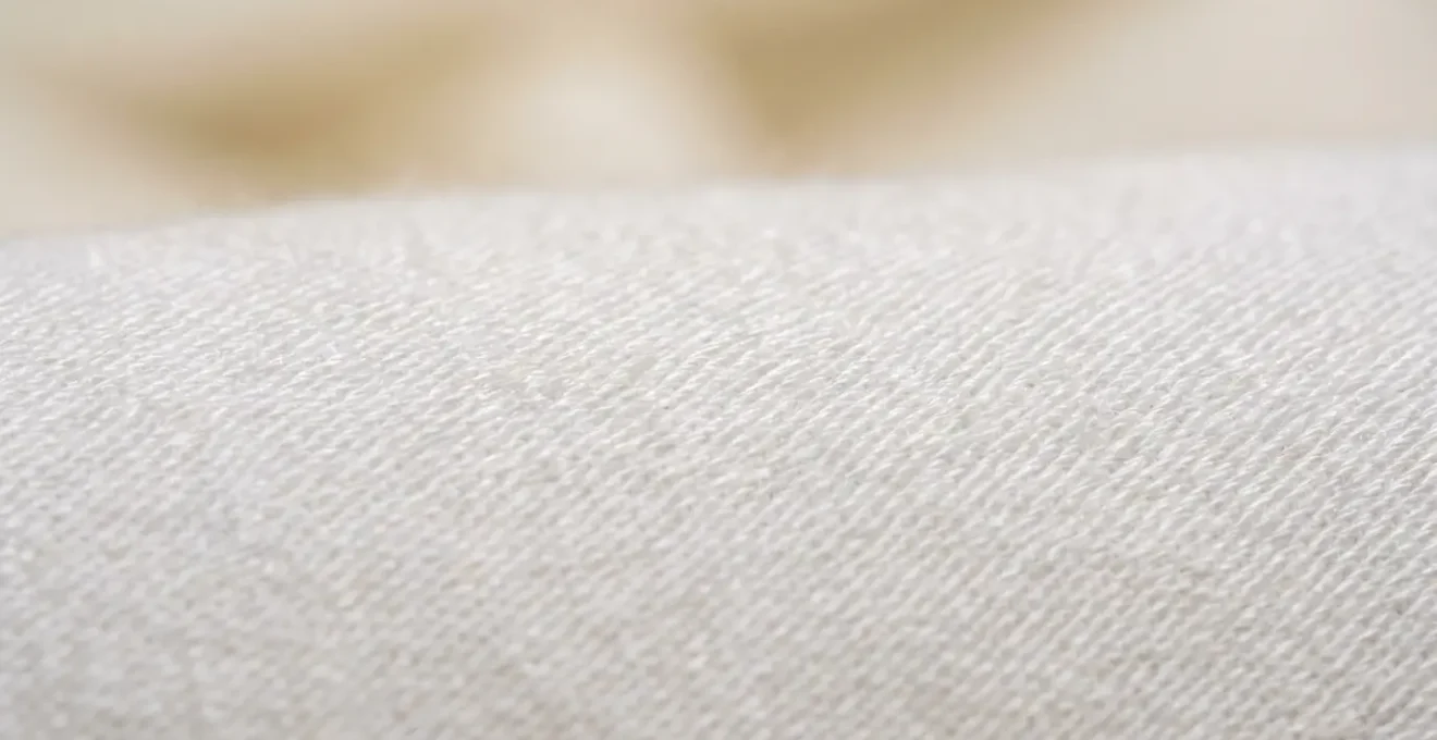 Détail macro d'un tissu de lin de haute qualité avec texture visible